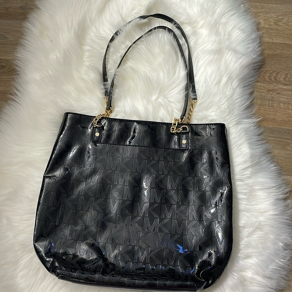 Michael Kors Signature Patent Leather Chain Tote Bag Hs0224pxsa